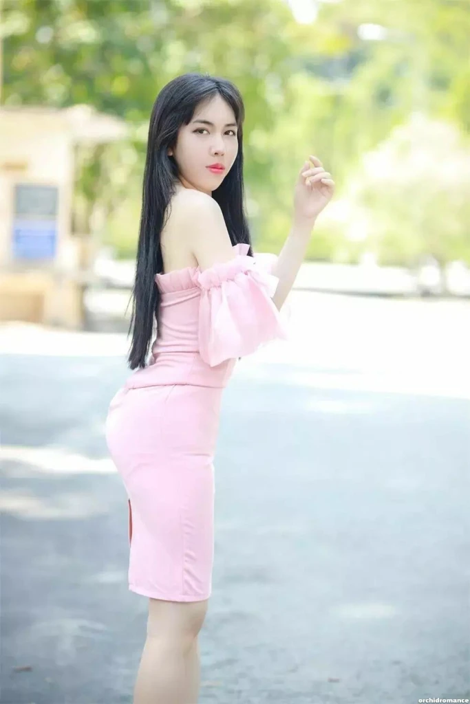 Lena, 25
