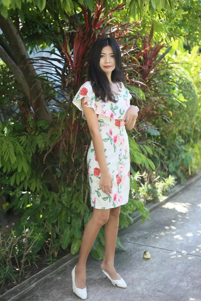 Suratcha, 27