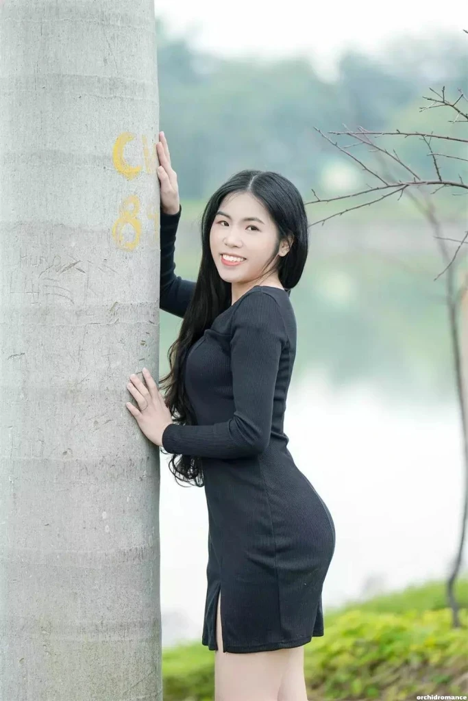 Lily, 22