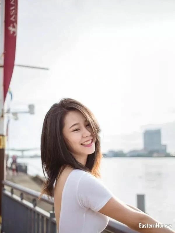 Sasithorn, 28