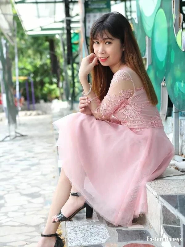 Cynthia, 24