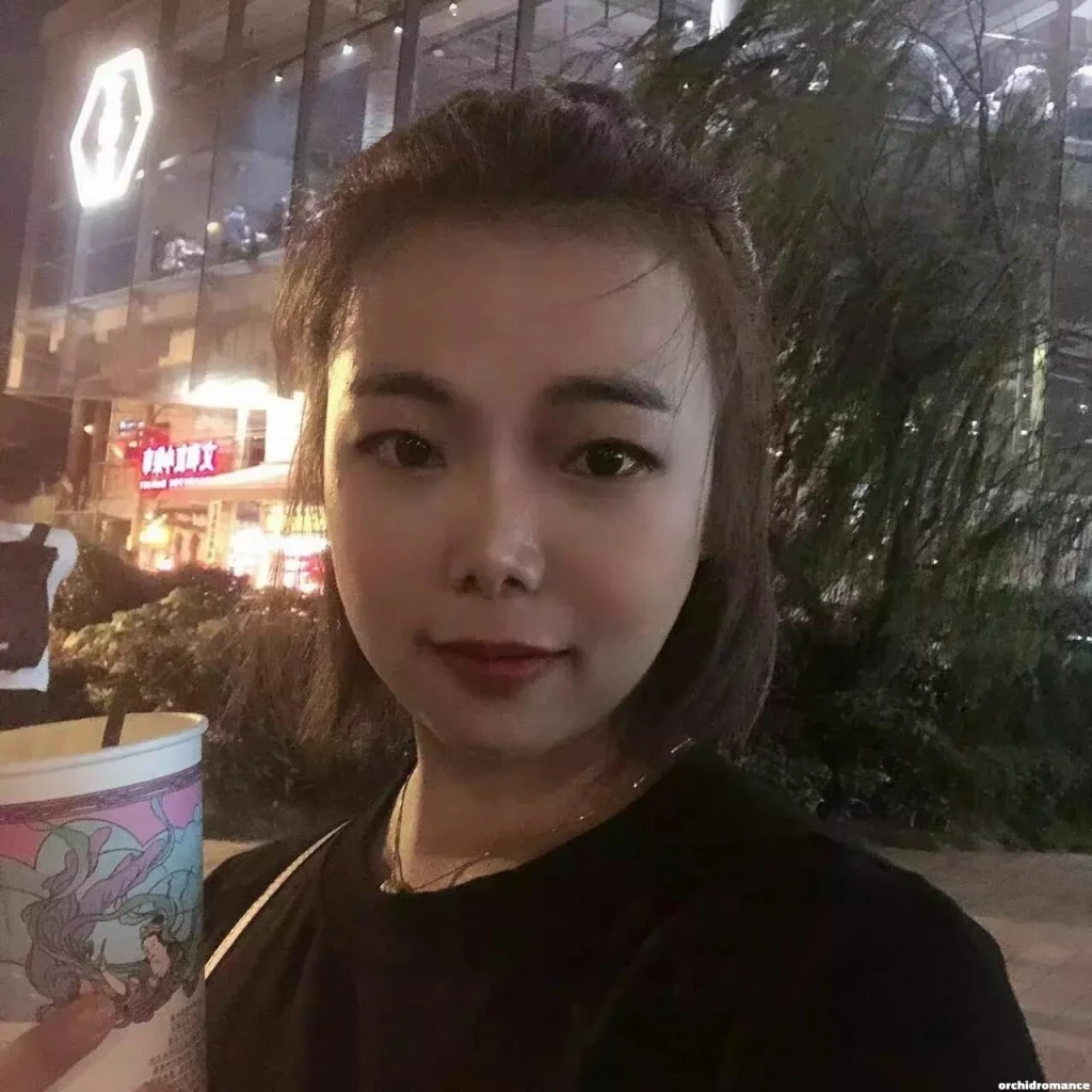 Eva, 30