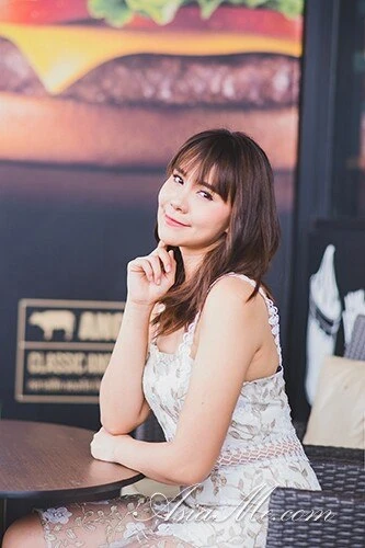 Chloe, 30