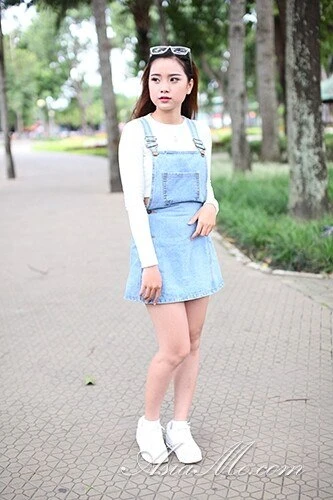 Rose, 25