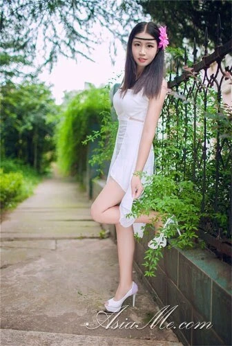 Eva, 25