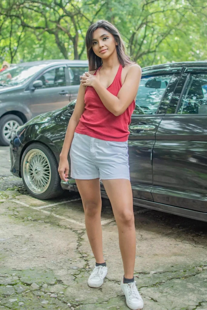 Kaye, 27