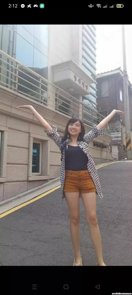 Roxy, 30