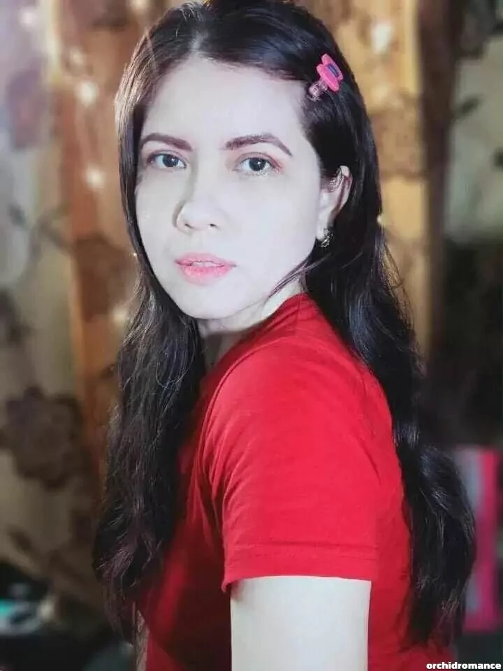 Veronica, 39