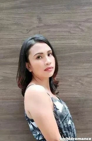 Monica, 33