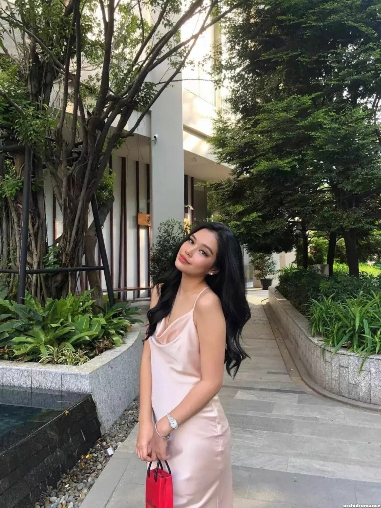 Sirinyee, 20
