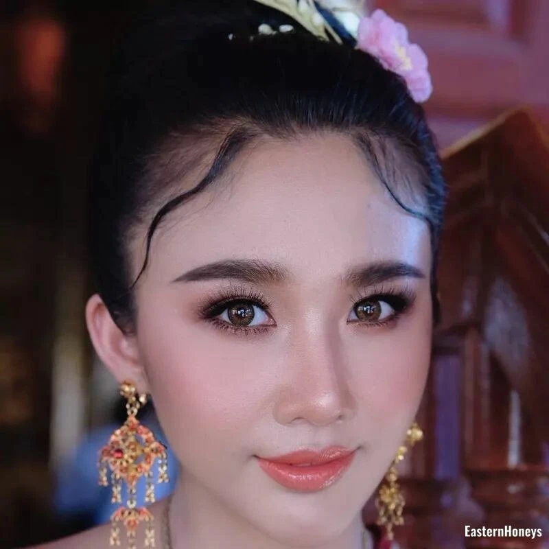 Leila, 28