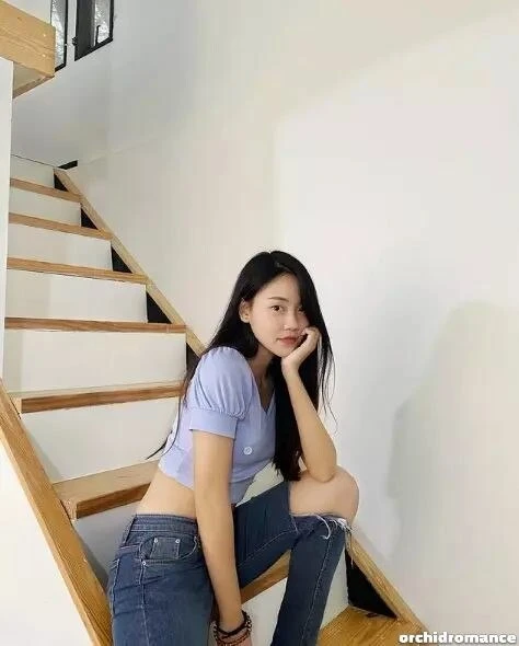 Tharat, 26