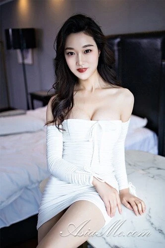 Eva, 23