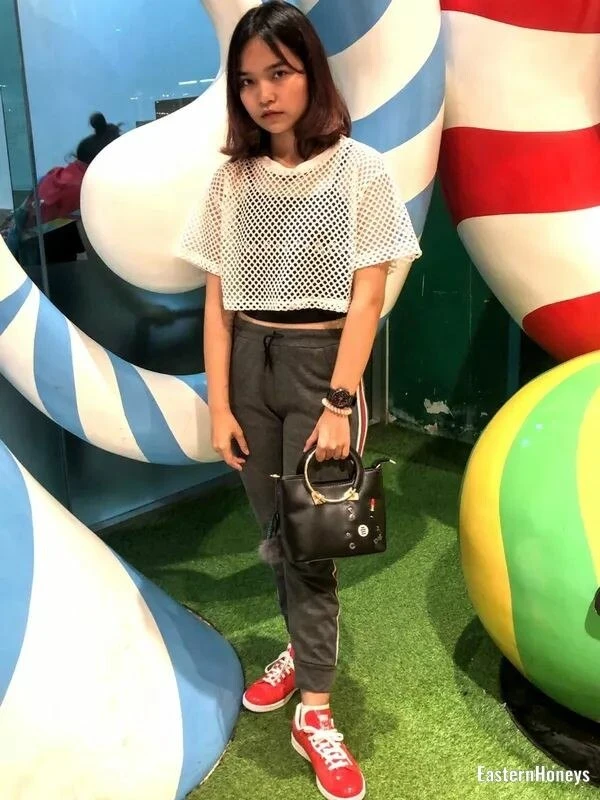 Mia, 21