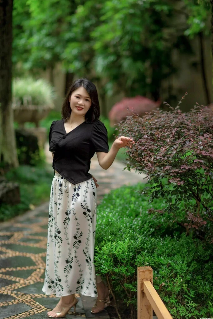 Mengqi, 44