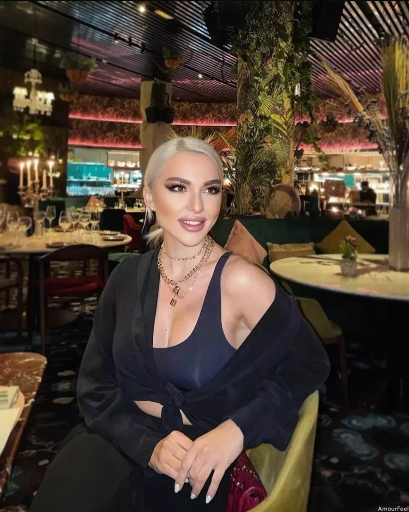 Zhanar, 29