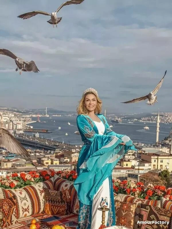 Anna, 35