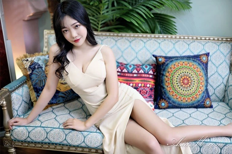 Sharon, 20