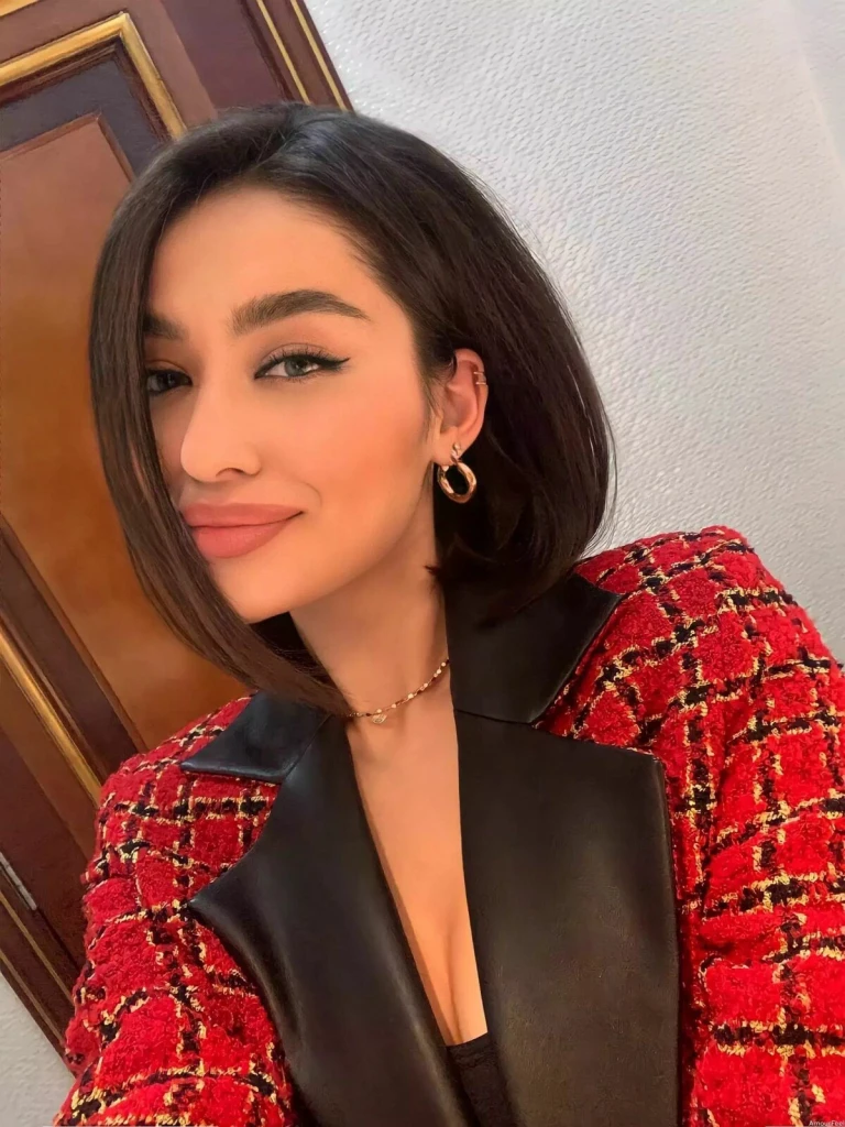 Oxana, 22